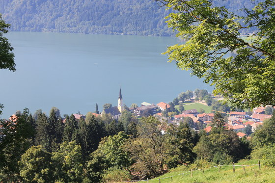 Blick von der Schliersbergalm auf den Ort Schliersee